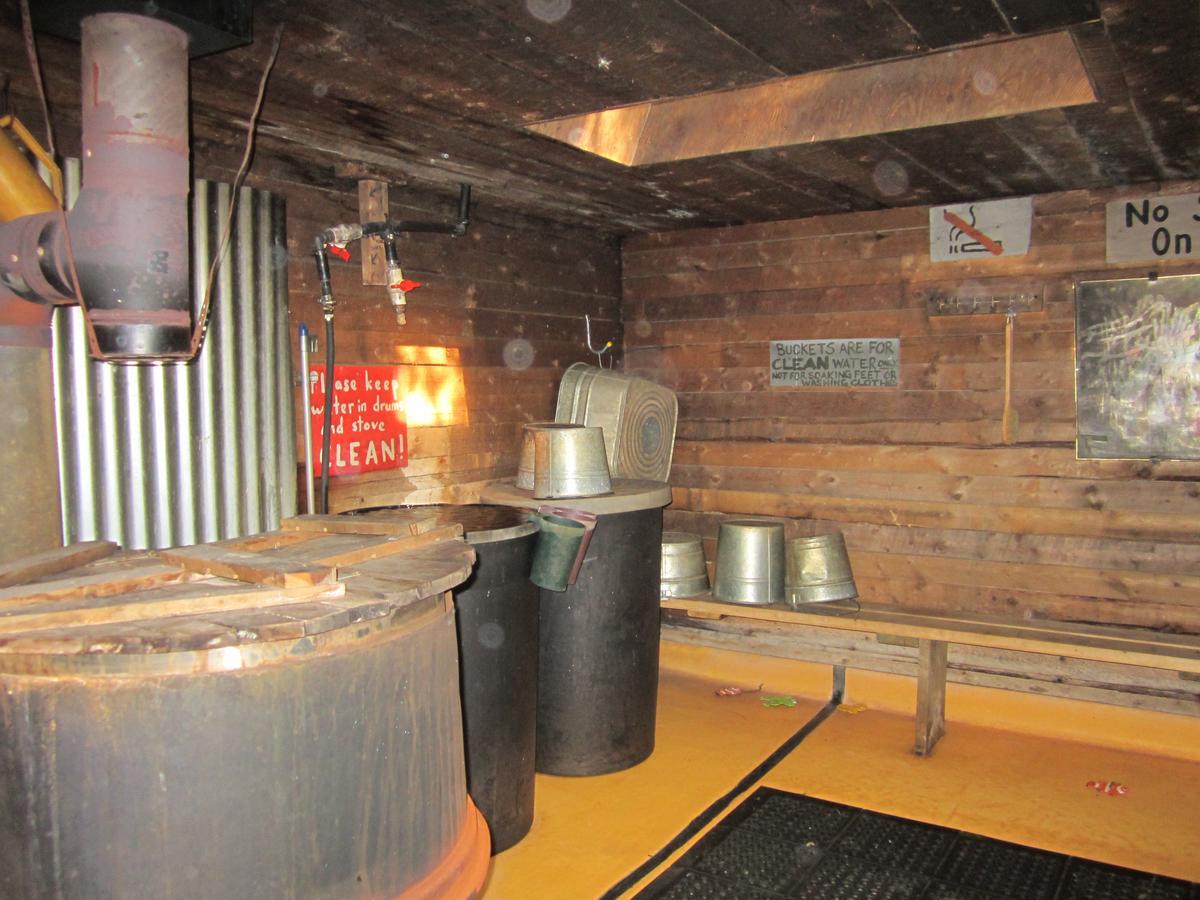 Dawson City River Hostel Buitenkant foto